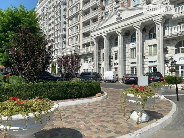 Продаж 3к квартири 61 кв. м на вул. Михайла Максимовича 26 •