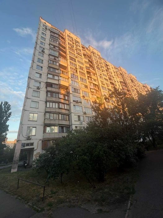 Продаж 3-х кімнатної квартири вул. Жмаченко 8