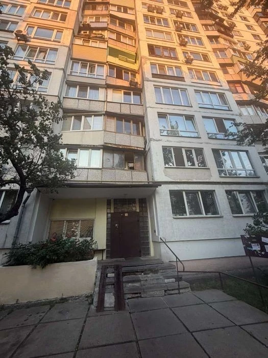 Продаж 3-х кімнатної квартири вул. Жмаченко 8