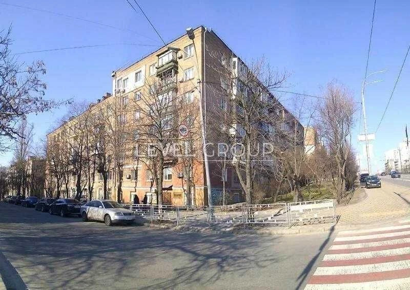5кім сталінка з ліфтом 158 м. кв. вул Миколи Міхновського бу