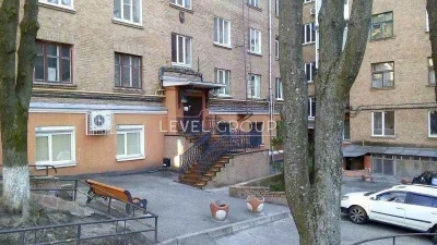5кім сталінка з ліфтом 158 м. кв. вул Миколи Міхновського бу