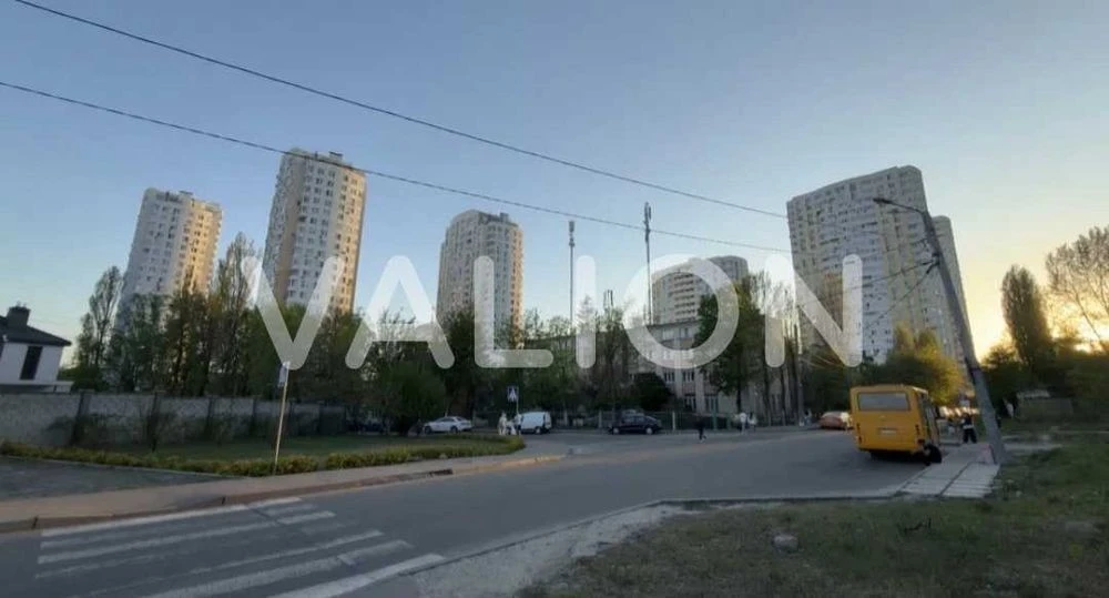Продам 2кім. квартиру Святошинський район вул. В. Наумовича,