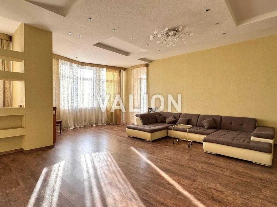 Продаж 4-кімнатної кв. б- р Лесі Украінки 30-Б, 195 м², саун