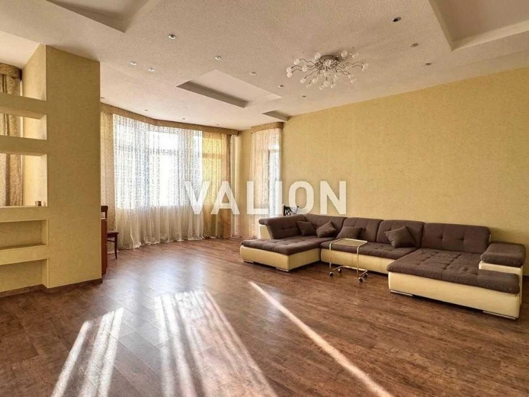 Продаж 4-кімнатної кв. б- р Лесі Украінки 30-Б, 195 м², саун