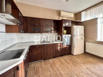 Продаж 4-кімнатної кв. б- р Лесі Украінки 30-Б, 195 м², саун