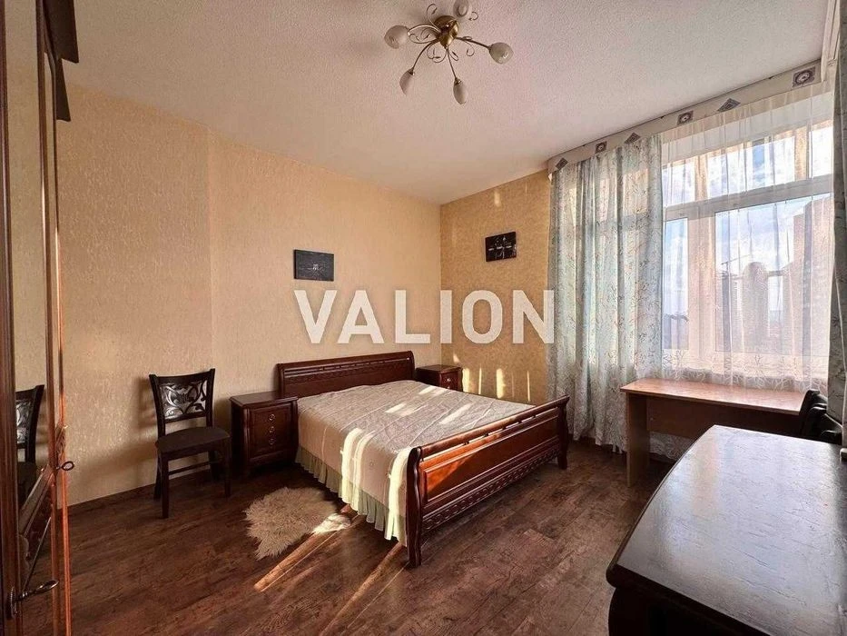 Продаж 4-кімнатної кв. б- р Лесі Украінки 30-Б, 195 м², саун