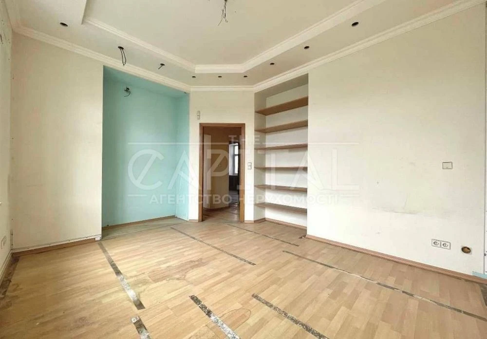 Продаж квартири, вул. Костьольна, Печерськ