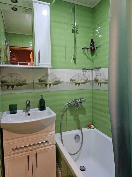 Продаж квартири недалеко від метро Шулявська або Вокзальна