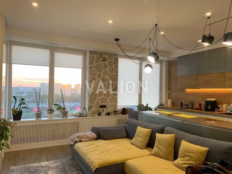 Продаж 3 кімн. по вул. Богатирській 6 а, метро Мінська, Геро