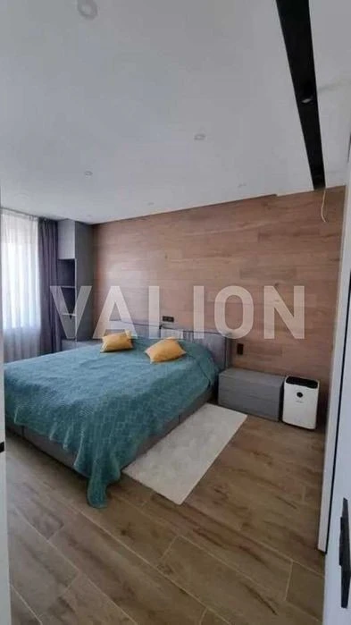 Продаж 3 кімн. по вул. Богатирській 6 а, метро Мінська, Геро