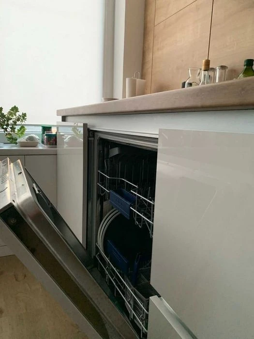 Продаж 3 кімн. по вул. Богатирській 6 а, метро Мінська, Геро