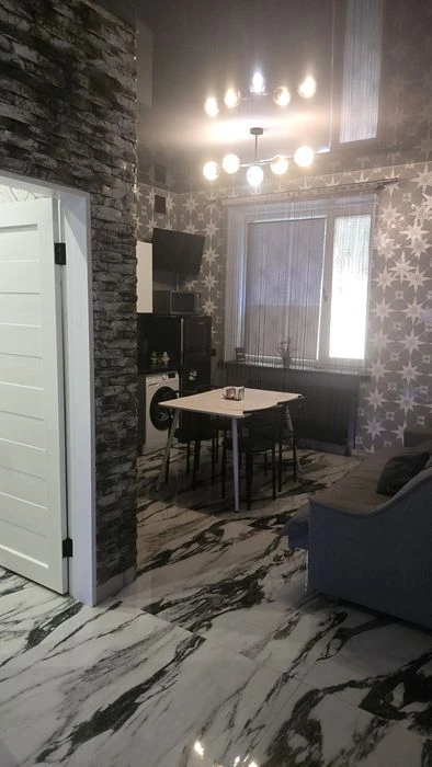 Продаж 2х-кімнатноі Полнометражноі Квартири у  Центрі міста.
