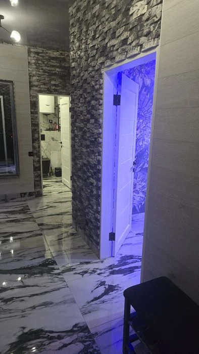 Продаж 2х-кімнатноі Полнометражноі Квартири у  Центрі міста.