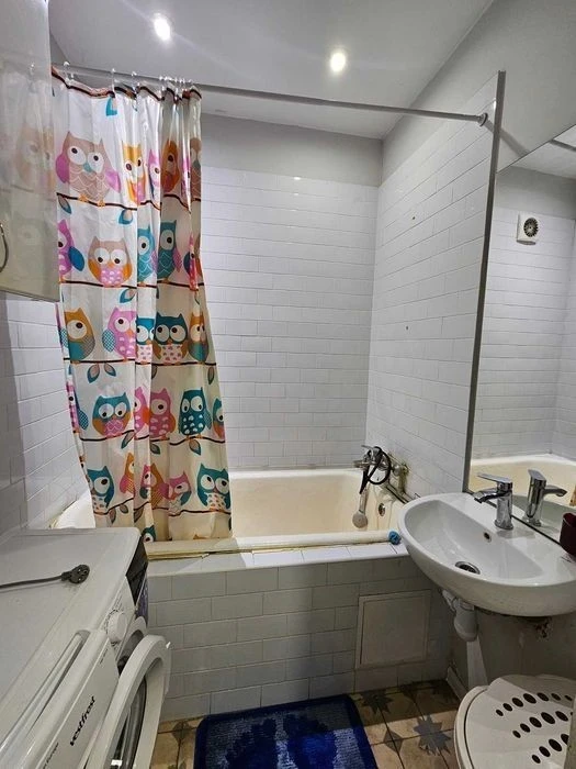 Метробудівська 14/12, 2 кімнатна, 54 метра. Сталінка. Відрад