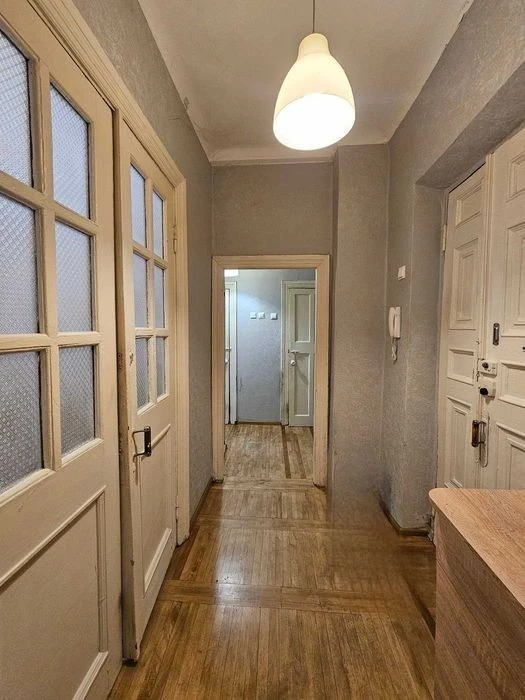 Метробудівська 14/12, 2 кімнатна, 54 метра. Сталінка. Відрад