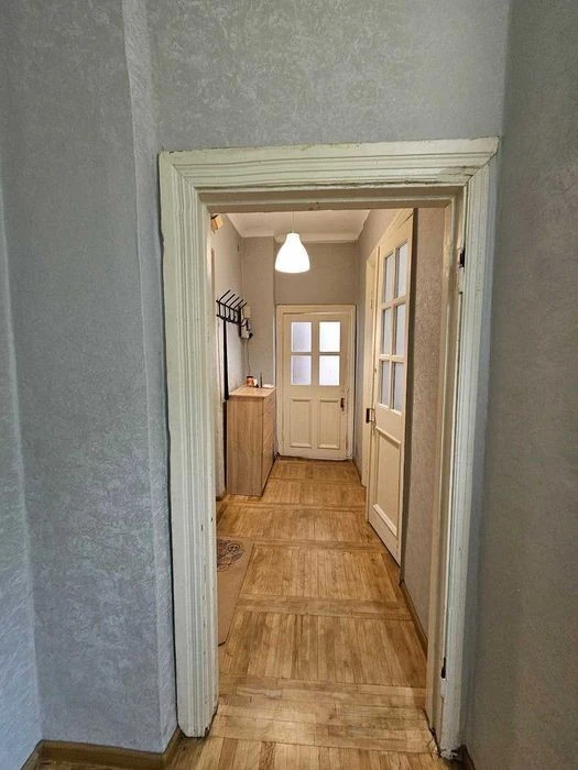 Метробудівська 14/12, 2 кімнатна, 54 метра. Сталінка. Відрад