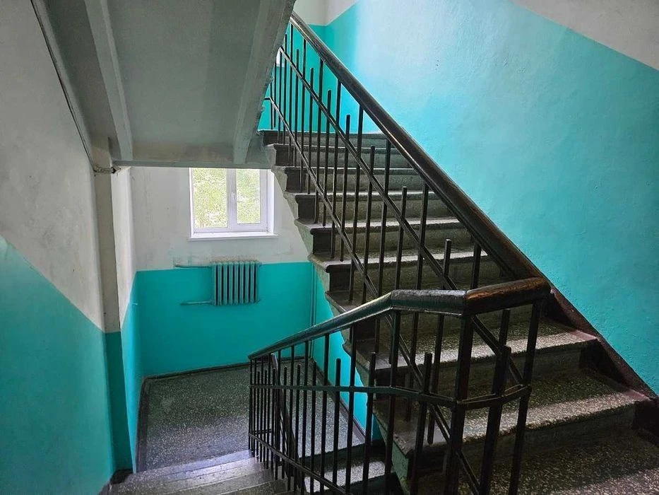Метробудівська 14/12, 2 кімнатна, 54 метра. Сталінка. Відрад