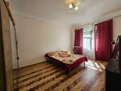 Метробудівська 14/12, 2 кімнатна, 54 метра. Сталінка. Відрад