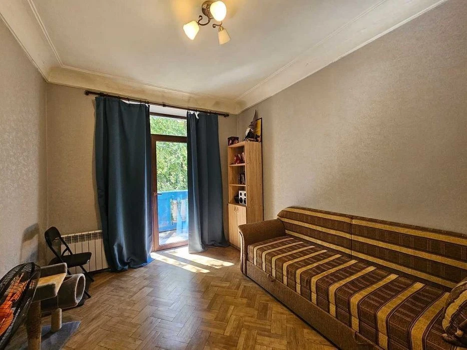 Метробудівська 14/12, 2 кімнатна, 54 метра. Сталінка. Відрад