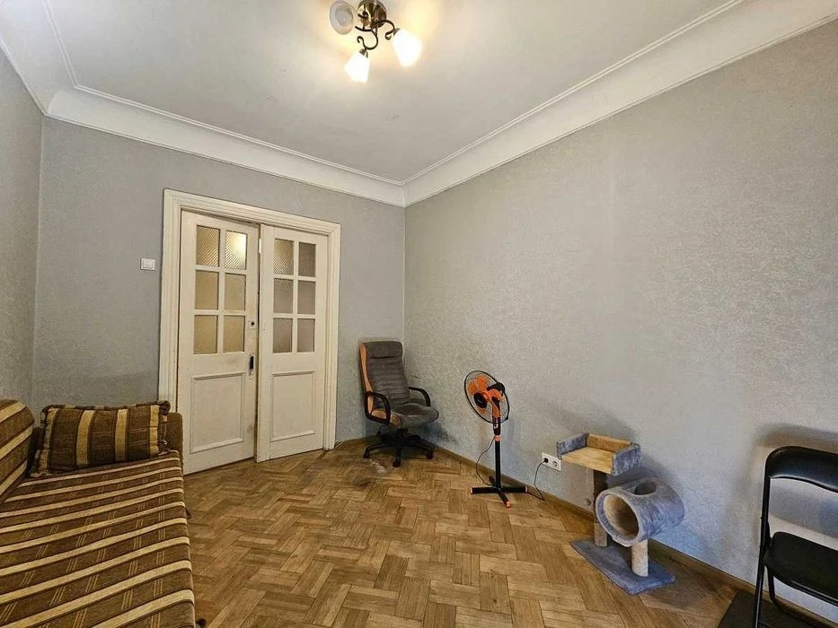 Метробудівська 14/12, 2 кімнатна, 54 метра. Сталінка. Відрад