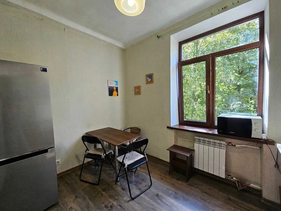 Метробудівська 14/12, 2 кімнатна, 54 метра. Сталінка. Відрад
