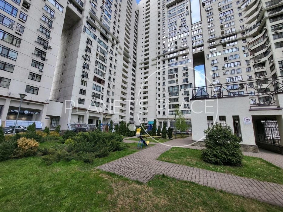 Продається 4к. кв. Без комісії. В пішій доступності ст. м. П