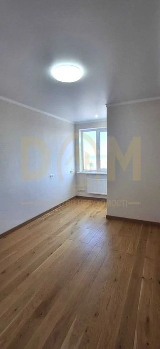 Продам 3-кімнатну квартиру з новим ремонтом на вул. Юрія Пас