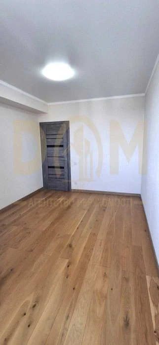 Продам 3-кімнатну квартиру з новим ремонтом на вул. Юрія Пас