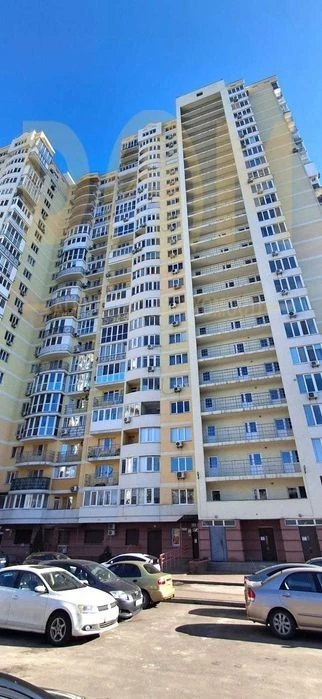 Продам 3-кімнатну квартиру з новим ремонтом на вул. Юрія Пас