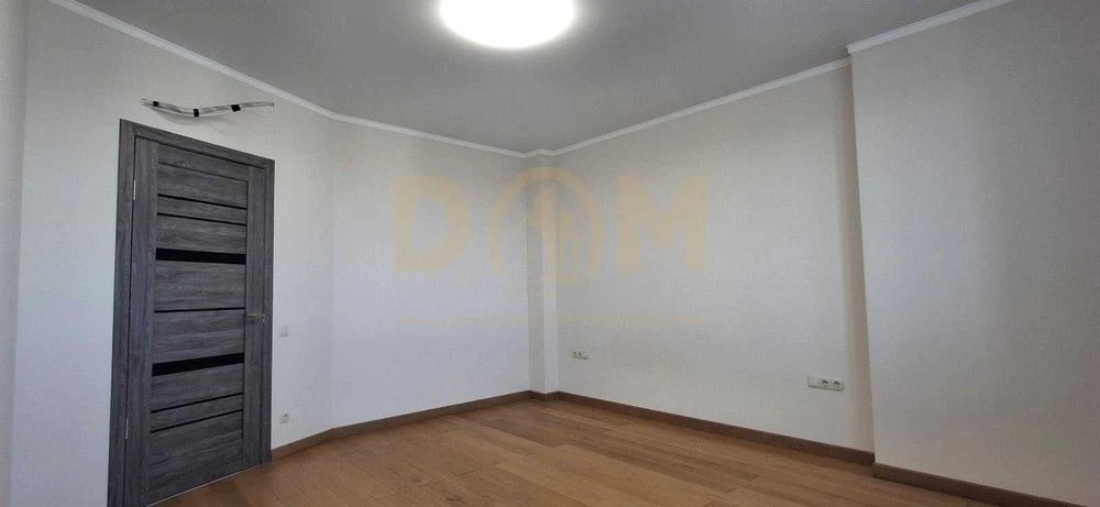 Продам 3-кімнатну квартиру з новим ремонтом на вул. Юрія Пас