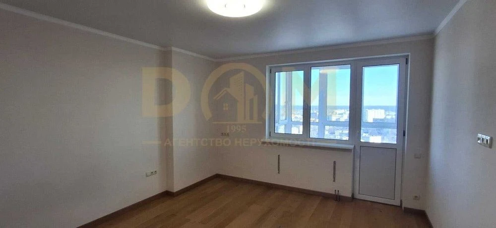 Продам 3-кімнатну квартиру з новим ремонтом на вул. Юрія Пас