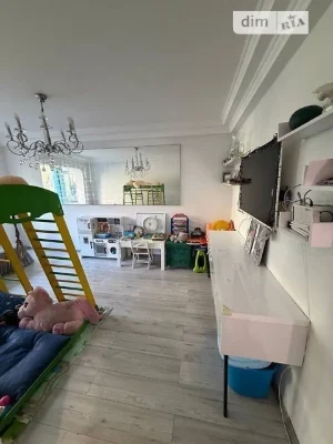 Продаю свою 2 кімнатну квартиру вул Васильківська 2 метро Го