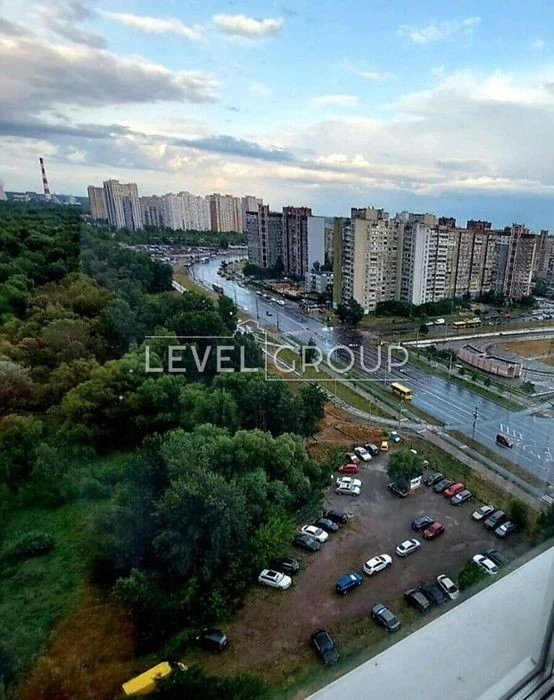 Новий будинок 1-кім. з ремонтом по вул. Милославській 2.