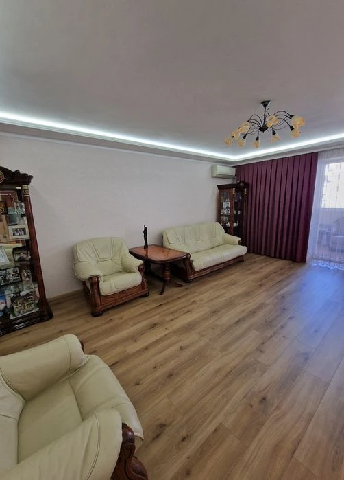 Продам 2 ком. квартиру ул.Василия Тютюнника ,(ул.Малышева)ул