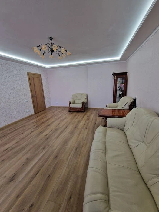 Продам 2 ком. квартиру ул.Василия Тютюнника ,(ул.Малышева)ул