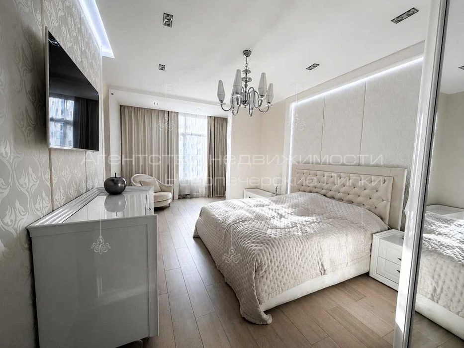 Продаж 4-к дизайнерської квартири 200 м² у ЖК Новопечерські