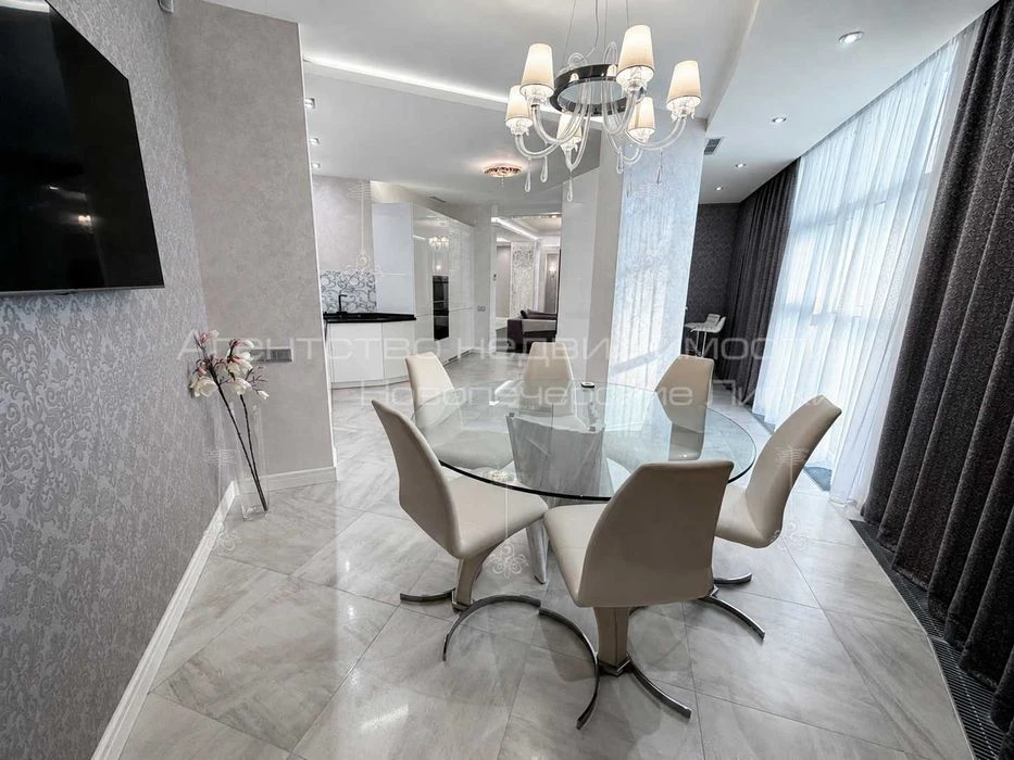 Продаж 4-к дизайнерської квартири 200 м² у ЖК Новопечерські