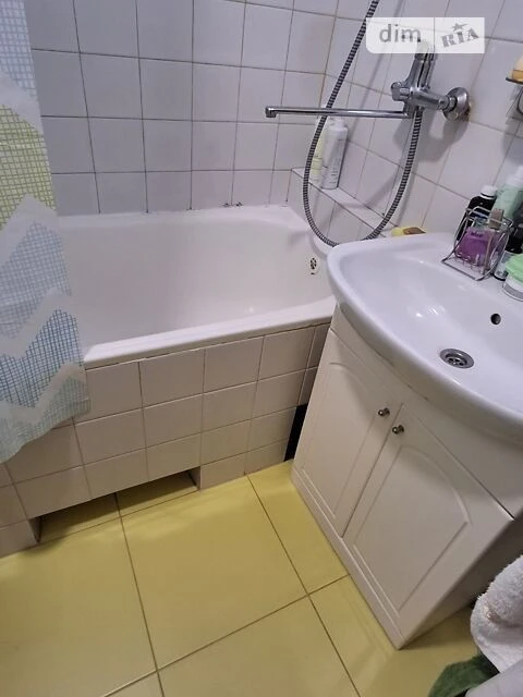 Продаж 3к квартири 70 кв. м на вул. Милославська 39/48 • ID
