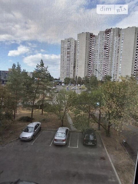 Продаж 3к квартири 70 кв. м на вул. Милославська 39/48 • ID