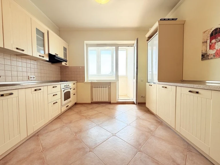 No commission! 3 rooms 100 sq. m. Voucher! Certificate! Resolution!