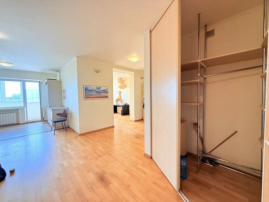 No commission! 3 rooms 100 sq. m. Voucher! Certificate! Resolution!