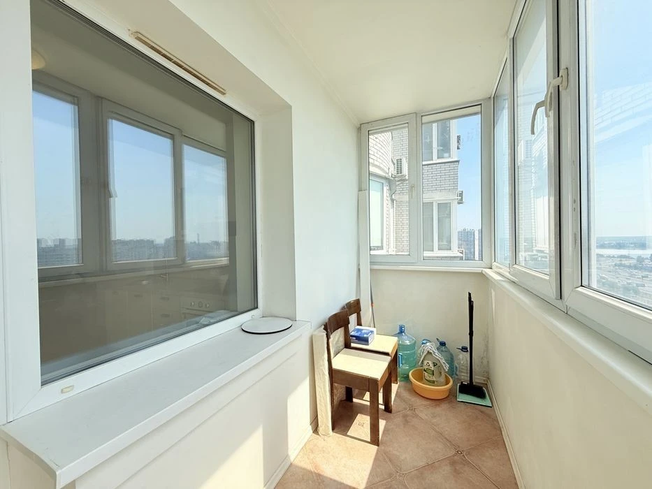 No commission! 3 rooms 100 sq. m. Voucher! Certificate! Resolution!