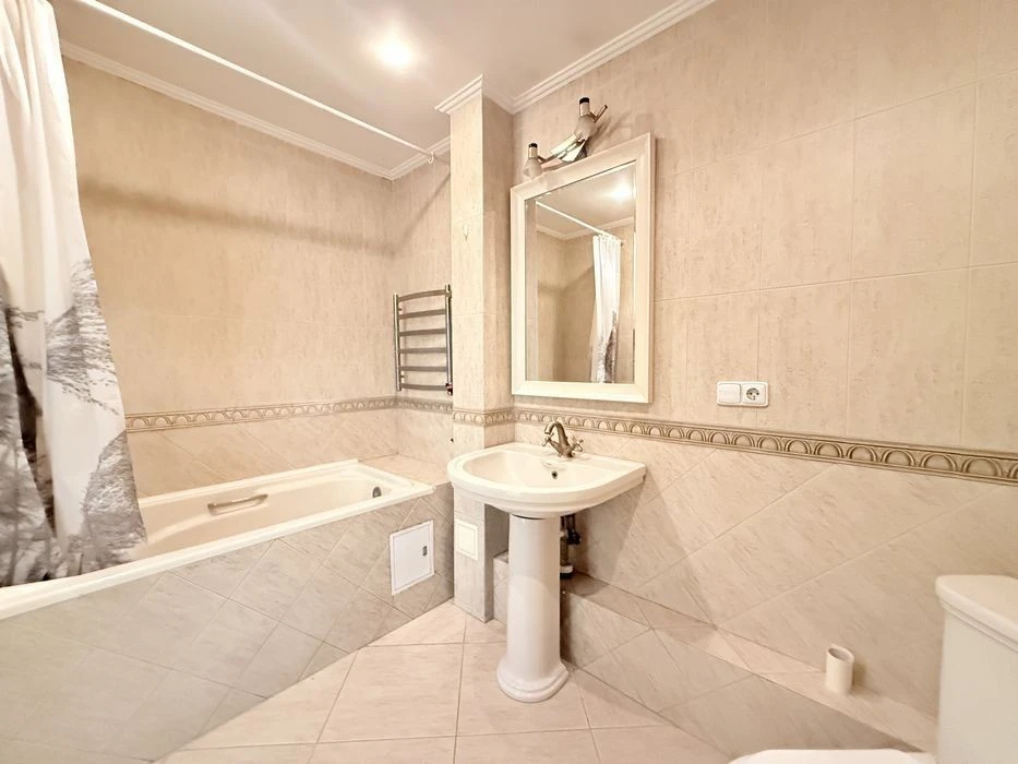 No commission! 3 rooms 100 sq. m. Voucher! Certificate! Resolution!