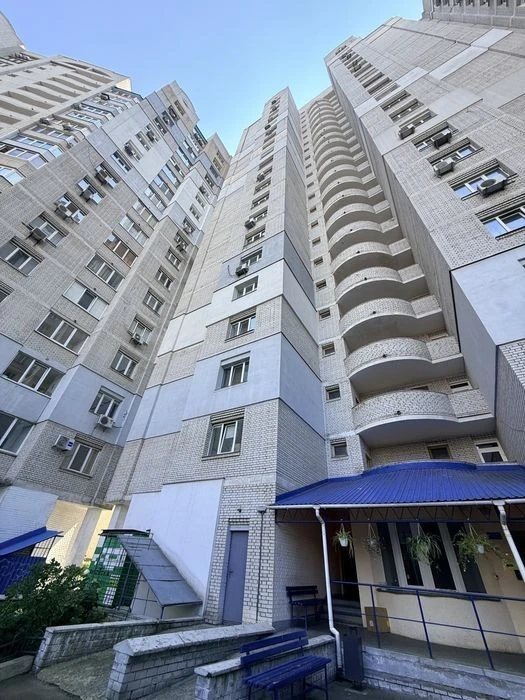 No commission! 3 rooms 100 sq. m. Voucher! Certificate! Resolution!