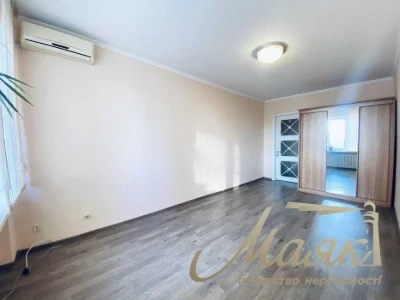Продаж 4-кімнатної квартири 117м2 вул. Старонаводницька 8Б,