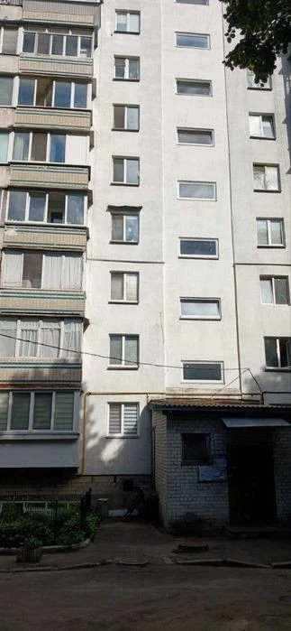 Продаж 2 кімнатної на вул. Васильківська 4