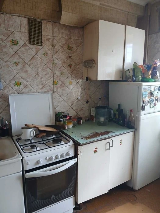Продаж 2 кімнатної на вул. Васильківська 4