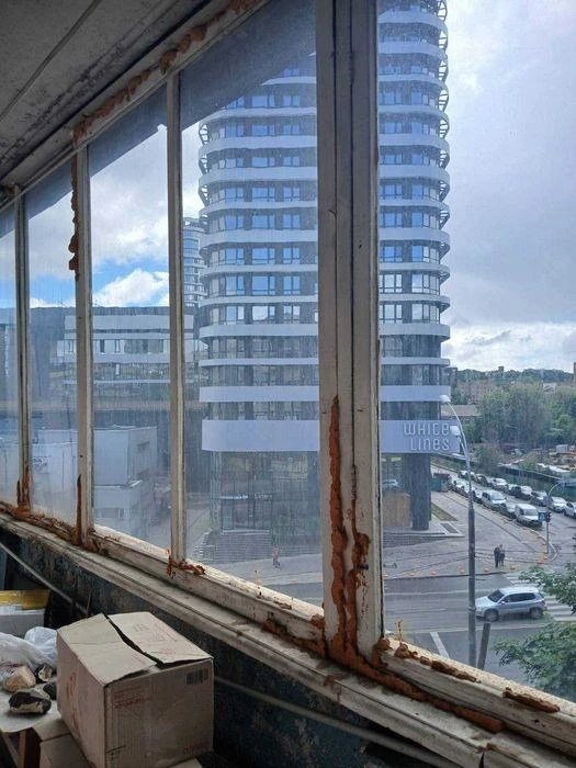Продаж 2 кімнатної на вул. Васильківська 4