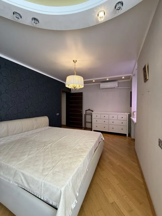 Продаж 3-кімнатної  біля МЕТРО Житомирська
