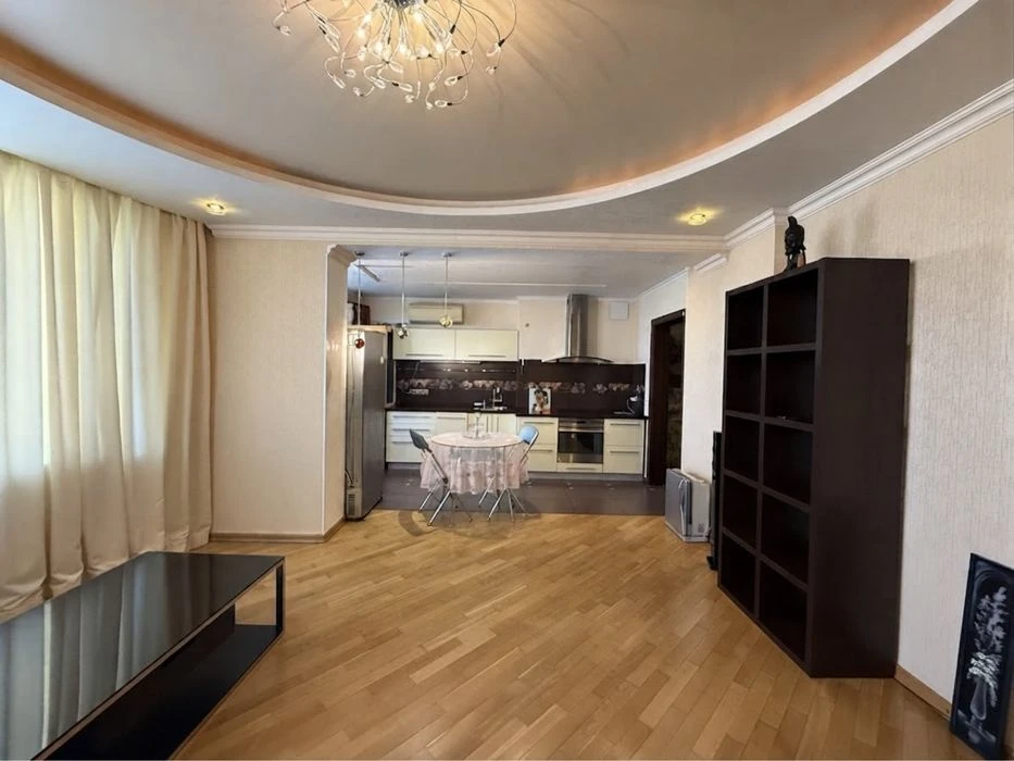 Продаж 3-кімнатної  біля МЕТРО Житомирська